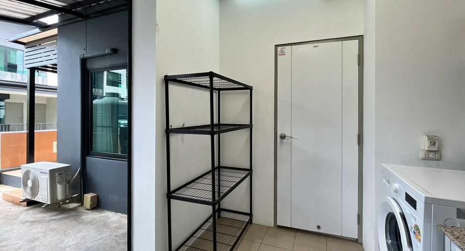 For rent 3 bedrooms townhouse in Hang Dong, Chiang Mai