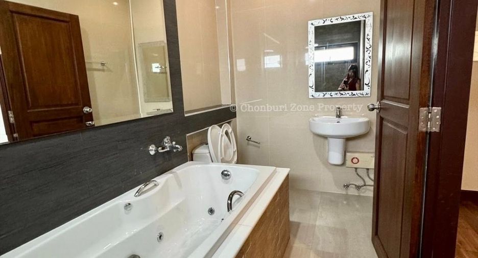 For rent 3 bedrooms house in Si Racha, Chonburi