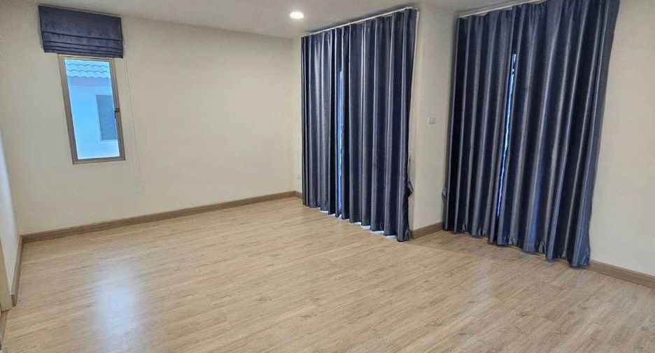 For rent and for sale 3 bedrooms house in Si Racha, Chonburi