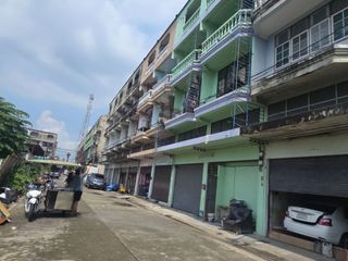 For sale 13 Beds retail Space in Lam Luk Ka, Pathum Thani