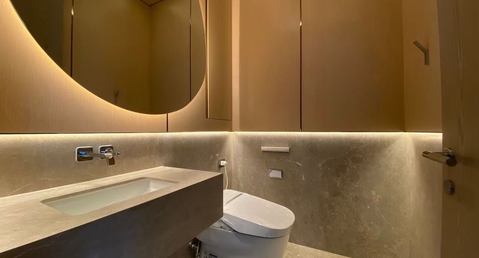 For sale 2 bedrooms condo in Pathum Wan, Bangkok