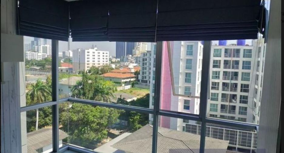 For sale 1 bed condo in Phra Khanong, Bangkok