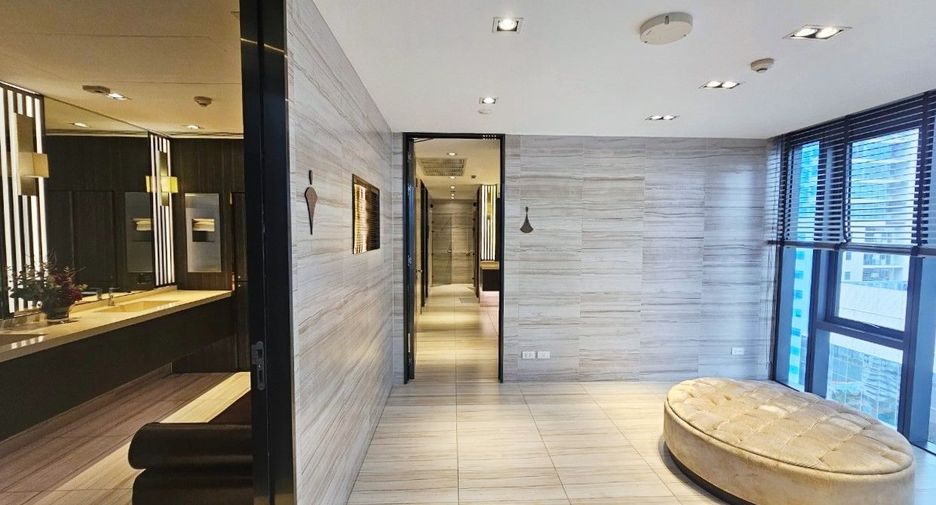 For sale 2 bedrooms condo in Khlong Toei, Bangkok