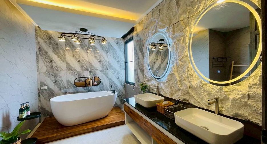 Villa zum Kauf mit 8 Zimmer in San Sai, Chiang Mai