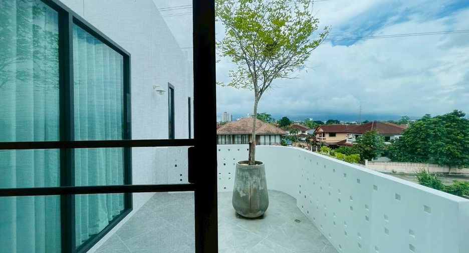 Villa zum Kauf mit 8 Zimmer in San Sai, Chiang Mai