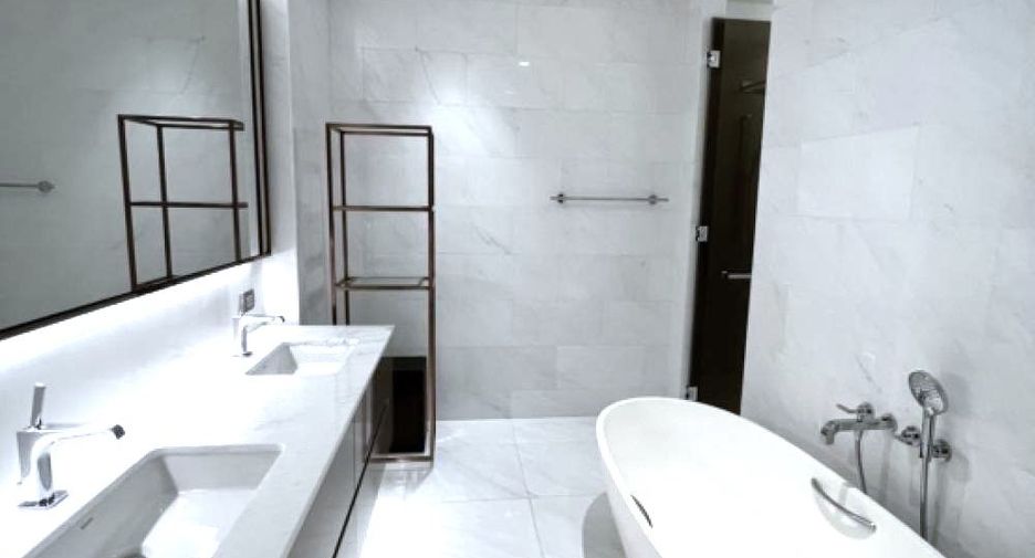 For rent 2 ベッドルーム condo in Pathum Wan, Bangkok