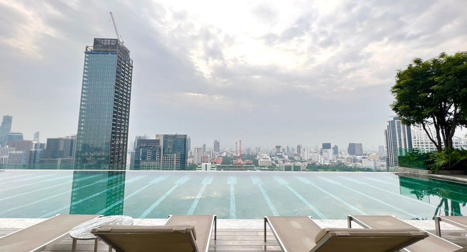 For rent 2 ベッドルーム condo in Pathum Wan, Bangkok