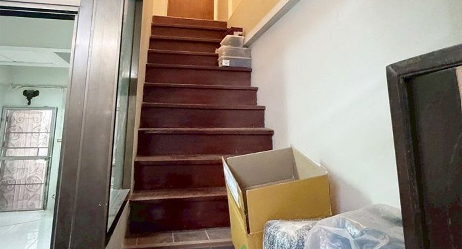 Reihenhaus zum Kauf mit 2 Zimmer in Thawi Watthana, Bangkok