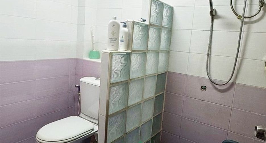 Reihenhaus zum Kauf mit 2 Zimmer in Thawi Watthana, Bangkok