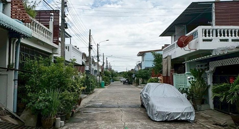 Reihenhaus zum Kauf mit 2 Zimmer in Thawi Watthana, Bangkok