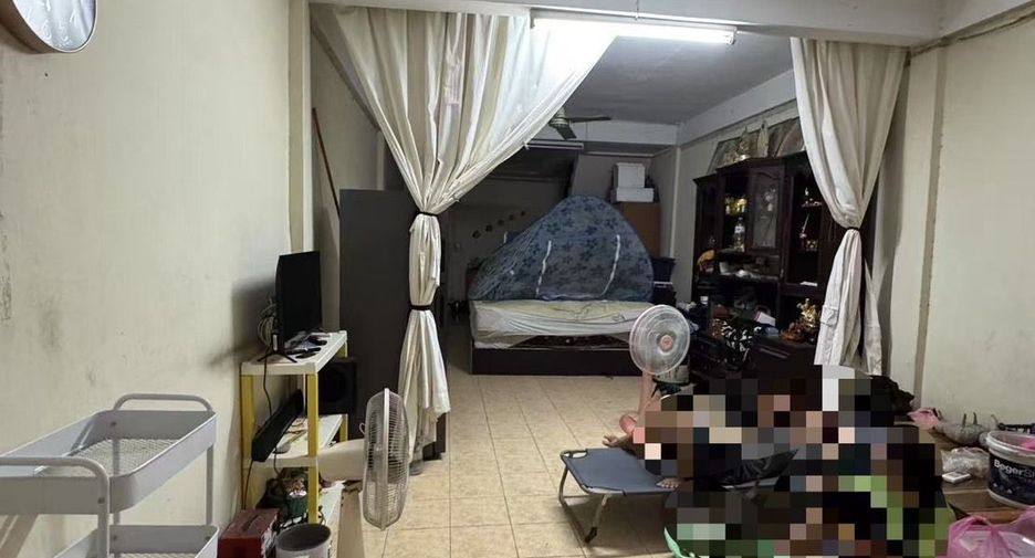 For sale 2 bedrooms townhouse in Din Daeng, Bangkok