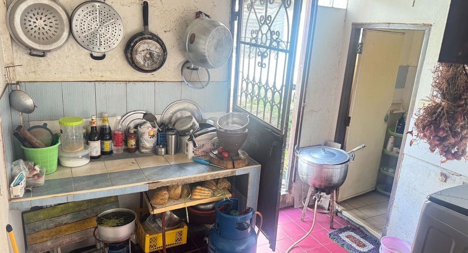 For sale 2 bedrooms townhouse in Din Daeng, Bangkok