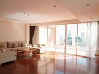 For rent 4 bed apartment in Khlong Toei, Bangkok