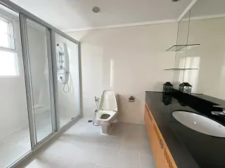 For rent 4 bed apartment in Khlong Toei, Bangkok