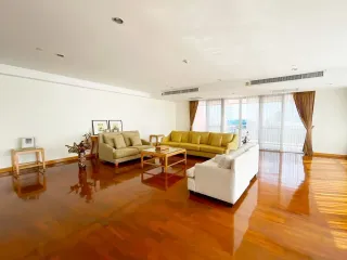 For rent 4 bed apartment in Khlong Toei, Bangkok