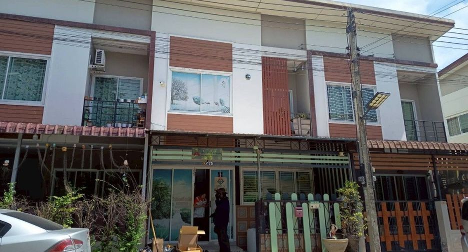For sale 3 bed townhouse in Krathum Baen, Samut Sakhon
