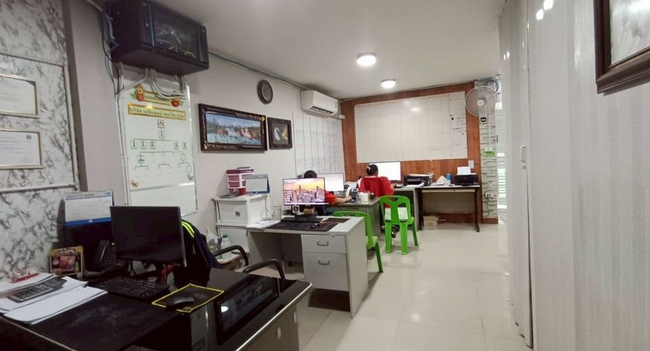 For sale 3 bed townhouse in Krathum Baen, Samut Sakhon