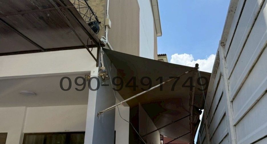 For rent 3 bedrooms townhouse in Bang Khen, Bangkok