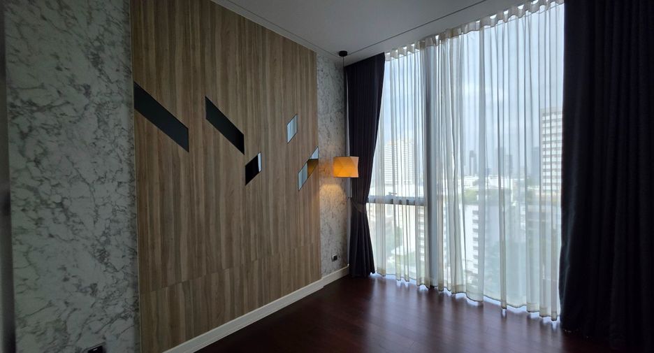 For rent 2 bedrooms condo in Khlong Toei, Bangkok