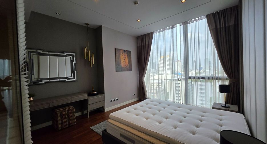 For rent 2 bedrooms condo in Khlong Toei, Bangkok