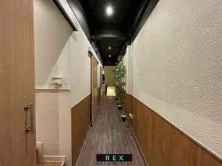 For rent 6 bed retail Space in Watthana, Bangkok