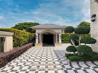 For sale 4 bed house in Bang Phli, Samut Prakan