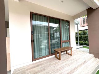 For sale 4 bedrooms house in Bang Kapi, Bangkok