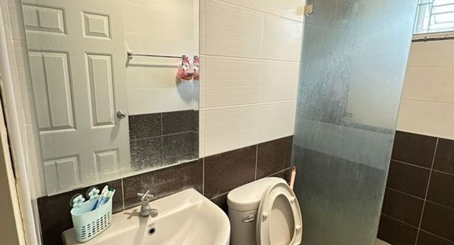 For sale 3 bedrooms house in Mueang Lop Buri, Lopburi
