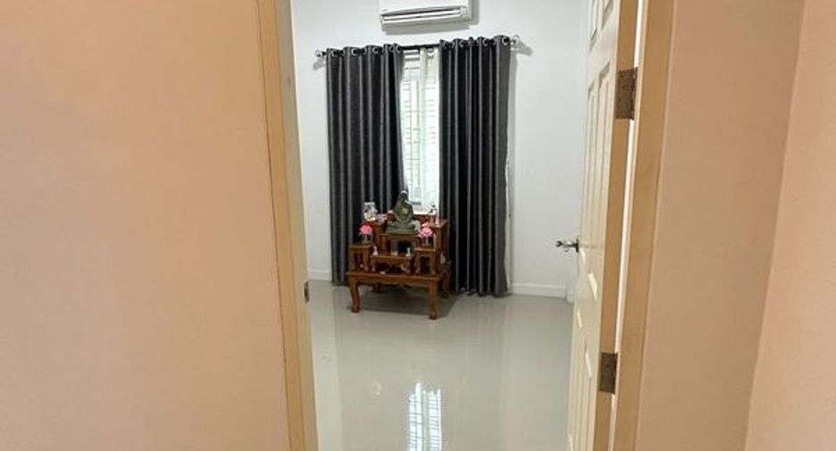 For sale 3 bedrooms house in Mueang Lop Buri, Lopburi