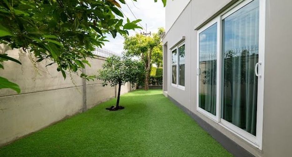 For sale 4 bedrooms house in Khlong Luang, Pathum Thani