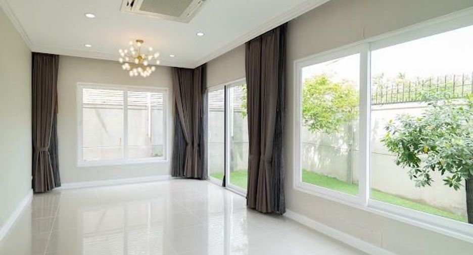 For sale 4 bedrooms house in Khlong Luang, Pathum Thani