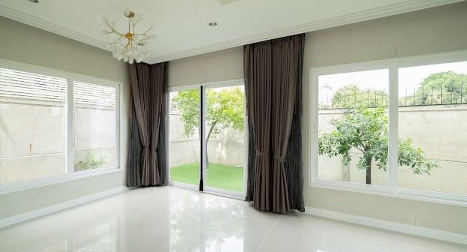 For sale 4 bedrooms house in Khlong Luang, Pathum Thani