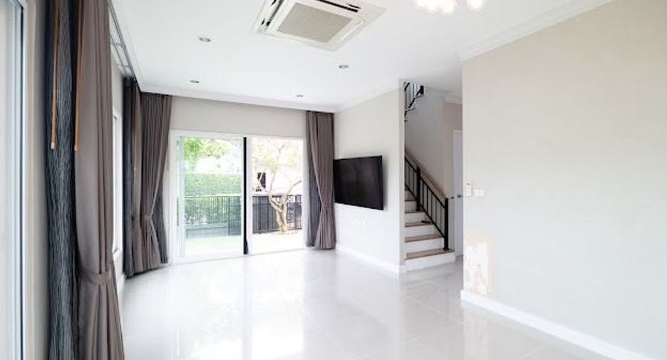 For sale 4 bedrooms house in Khlong Luang, Pathum Thani