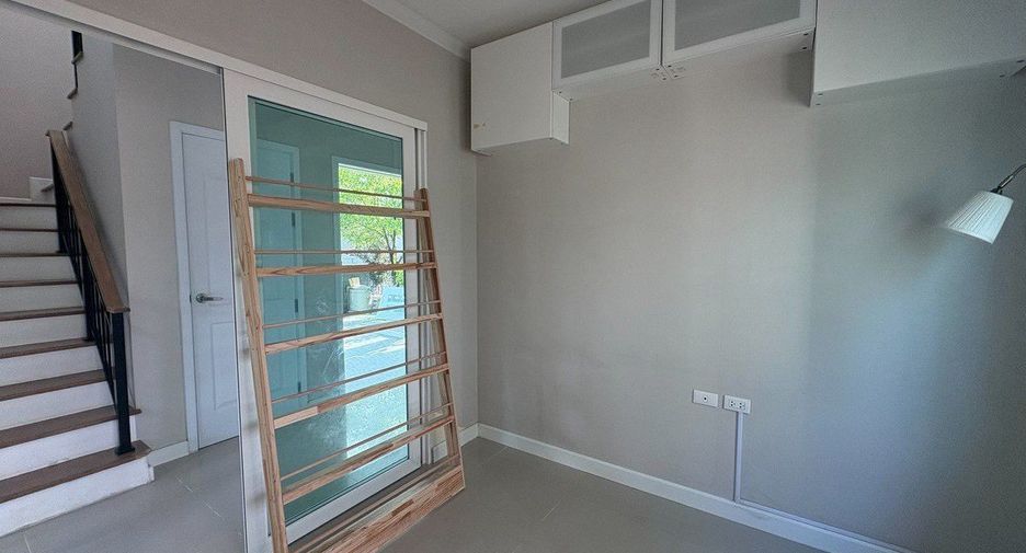 For sale 4 bedrooms house in Khlong Luang, Pathum Thani
