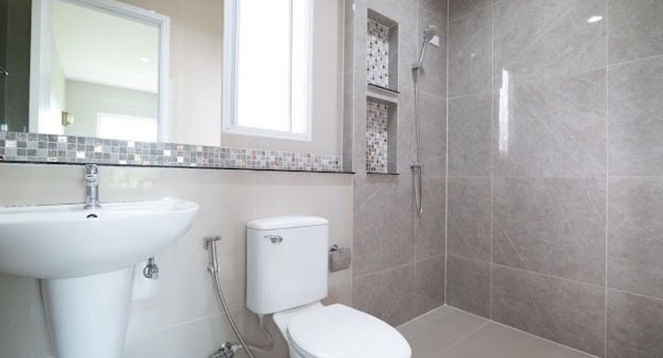 For sale 4 bedrooms house in Khlong Luang, Pathum Thani
