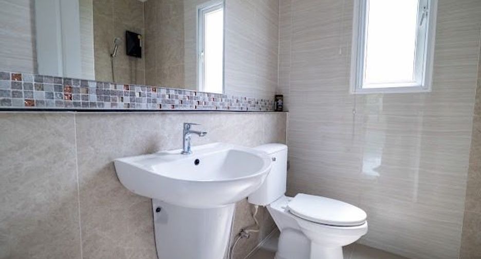 For sale 4 bedrooms house in Khlong Luang, Pathum Thani