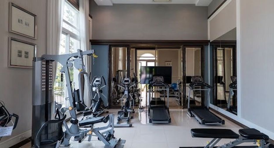 For sale 4 bedrooms house in Khlong Luang, Pathum Thani