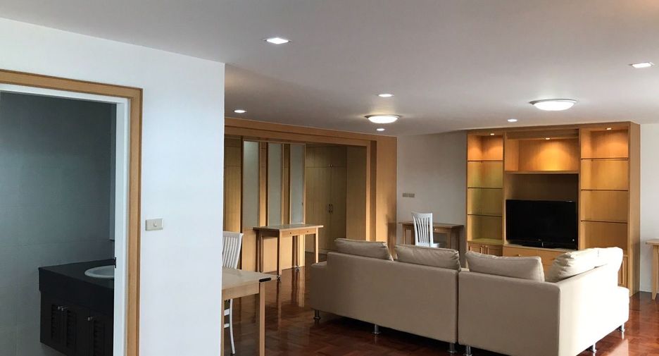 For rent 3 bedrooms condo in Watthana, Bangkok