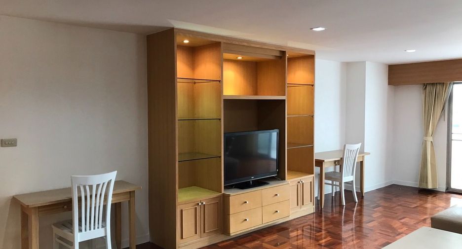 For rent 3 bedrooms condo in Watthana, Bangkok