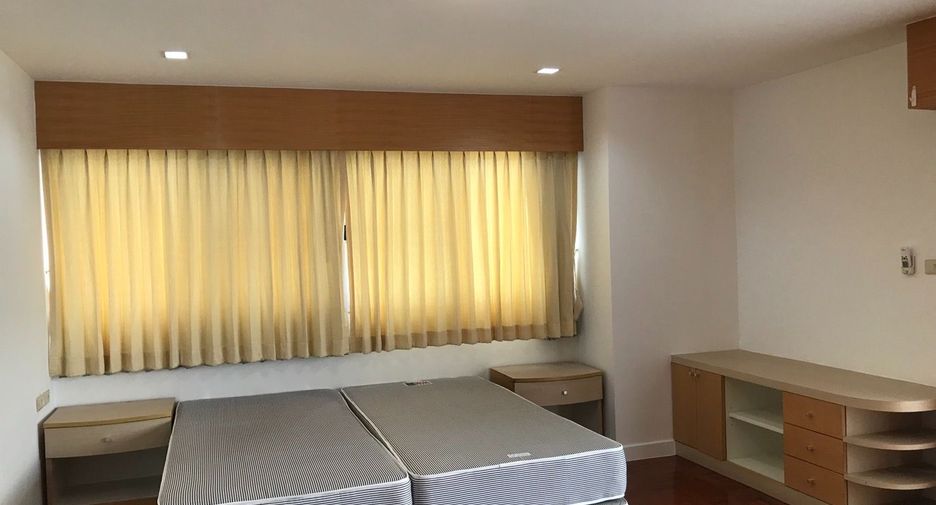 For rent 3 bedrooms condo in Watthana, Bangkok