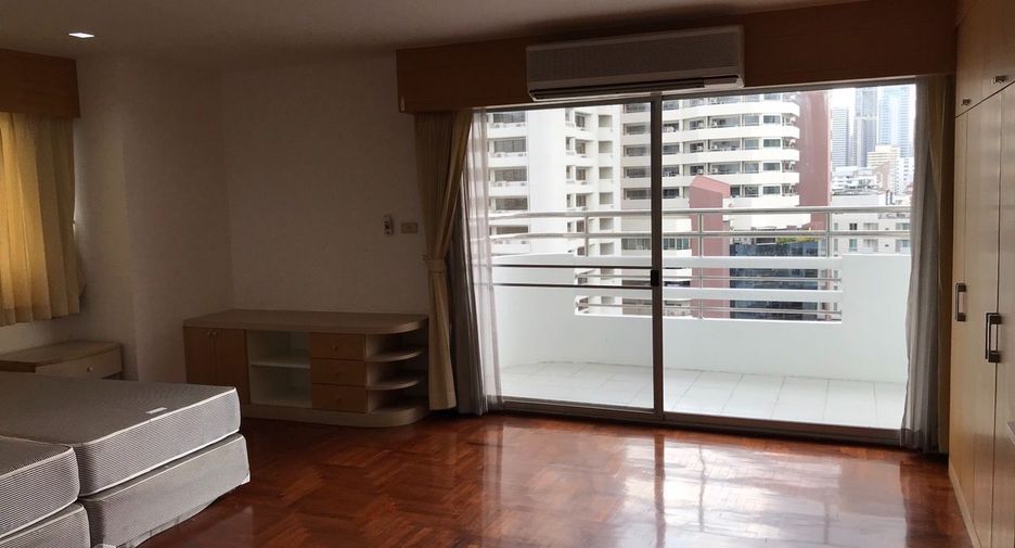 For rent 3 bedrooms condo in Watthana, Bangkok