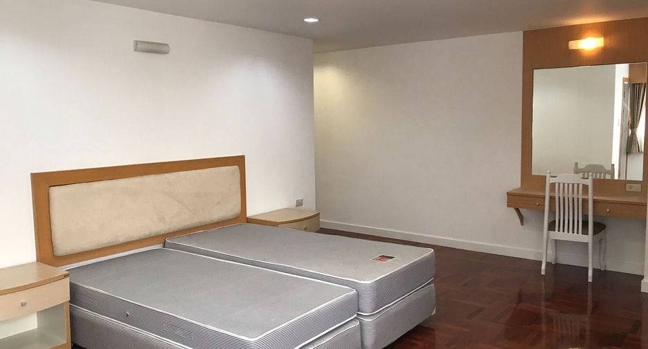 For rent 3 bedrooms condo in Watthana, Bangkok