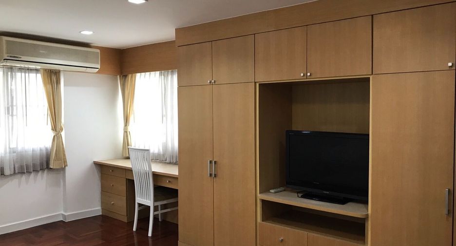 For rent 3 bedrooms condo in Watthana, Bangkok
