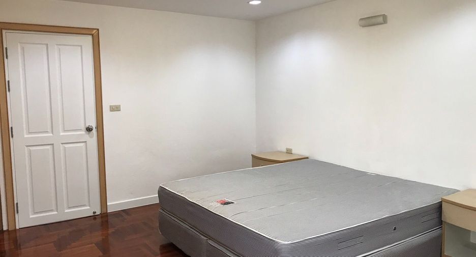 For rent 3 bedrooms condo in Watthana, Bangkok