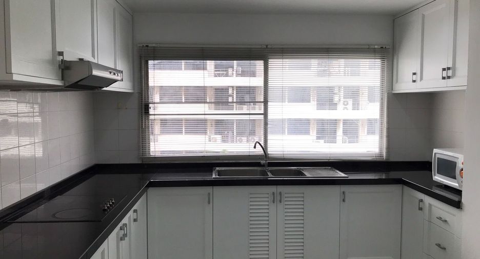 For rent 3 bedrooms condo in Watthana, Bangkok
