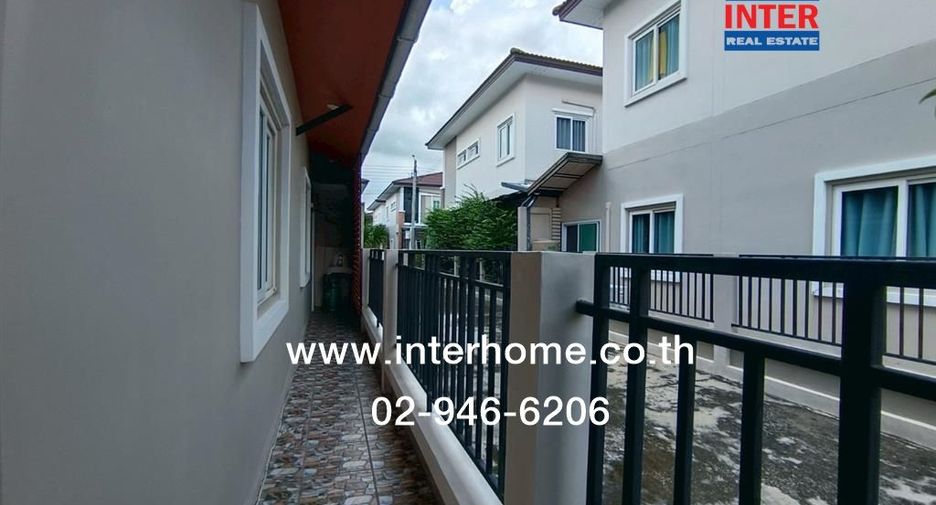 For sale 4 bedrooms townhouse in Khlong Sam Wa, Bangkok