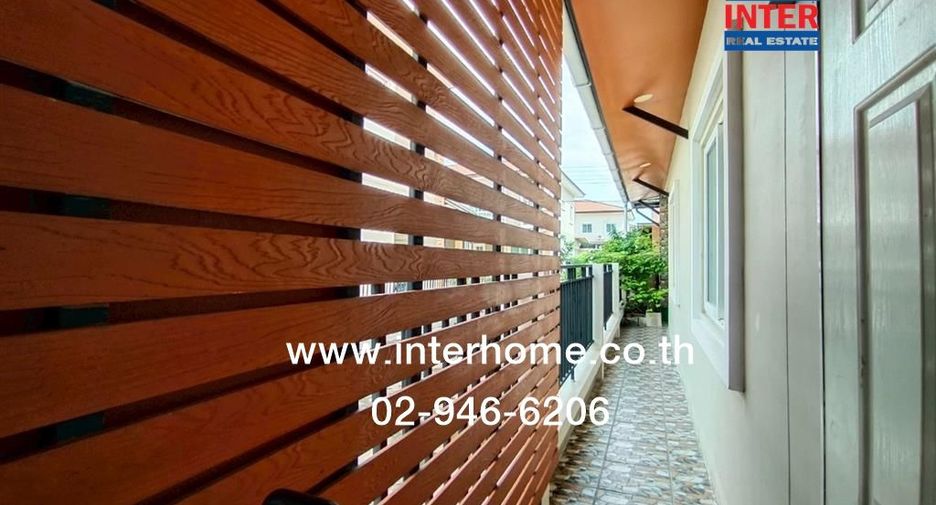 For sale 4 bedrooms townhouse in Khlong Sam Wa, Bangkok
