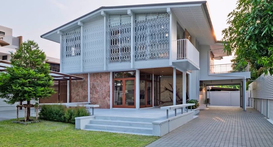 Haus zur Miete mit 4 Zimmer in Watthana, Bangkok