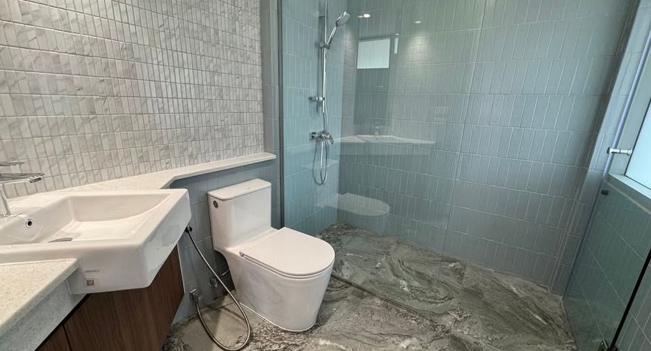 Haus zur Miete mit 4 Zimmer in Watthana, Bangkok