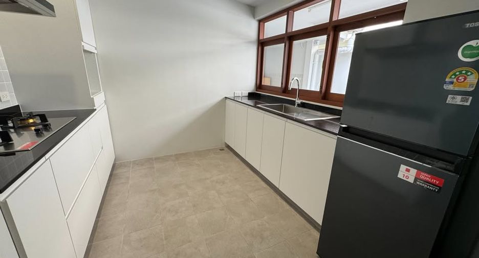 Haus zur Miete mit 4 Zimmer in Watthana, Bangkok